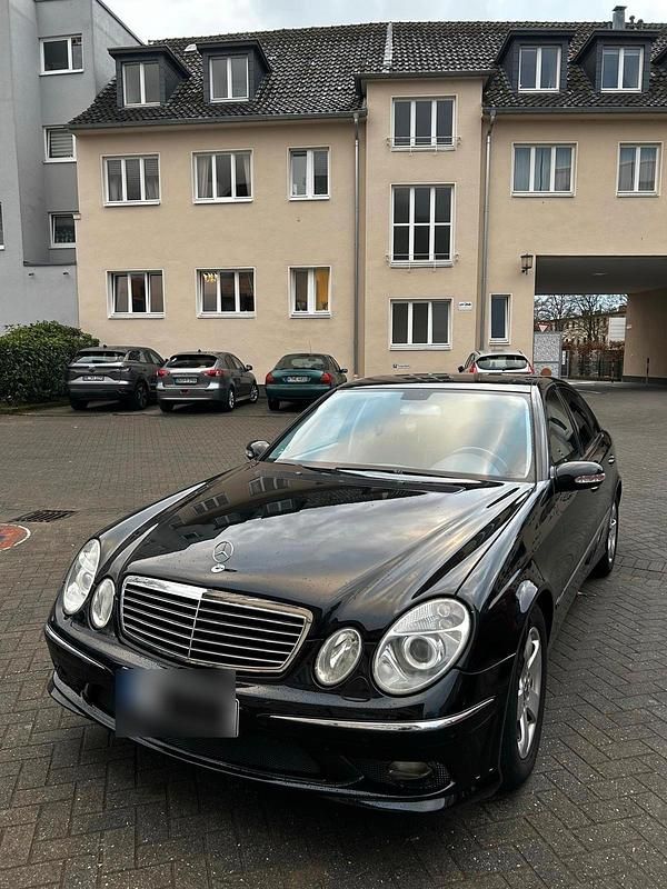 Gebraucht Mercedes E240 177 PS (130 kW) 2005 Schwarz Limousine