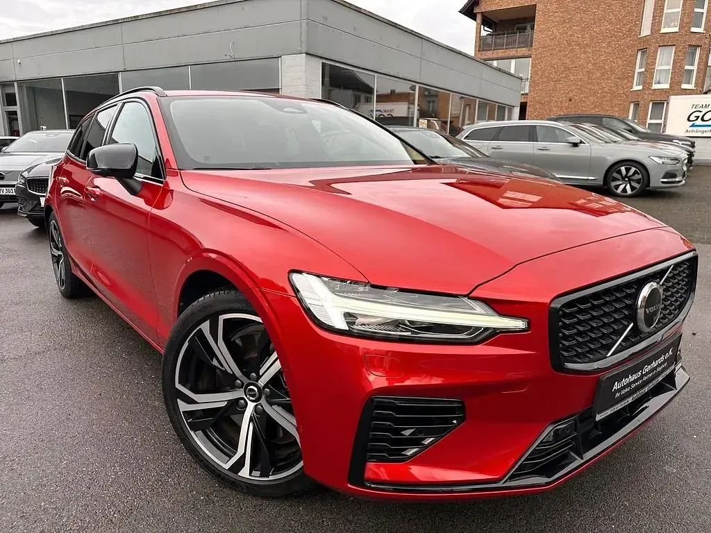 Używany Volvo V60 Ultimate 455 KM (334 kW) 2023 Czerwony Kombi
