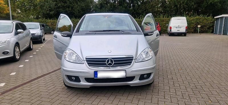 Silber Gebraucht 2007 Mercedes A180 Van / Kleinbus | 2.499 € (Fairer Preis) - Bild 1/4