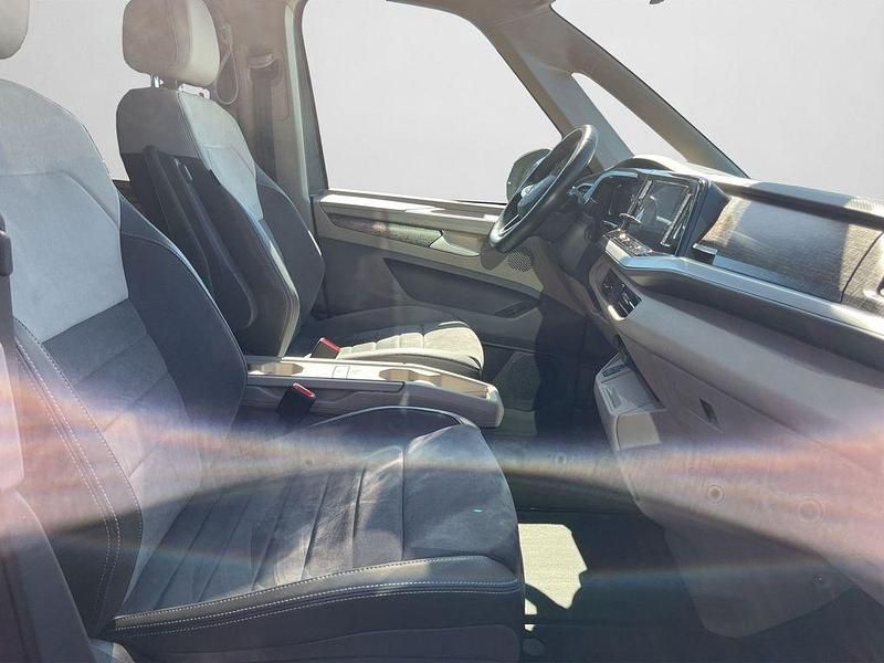 Gebraucht VW Multivan Life 150 PS (110 kW) 2023 Pure grey Van
