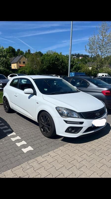Weiß Gebraucht 2012 Kia ProCeed Kleinwagen | 2.200 € - Bild 1/4