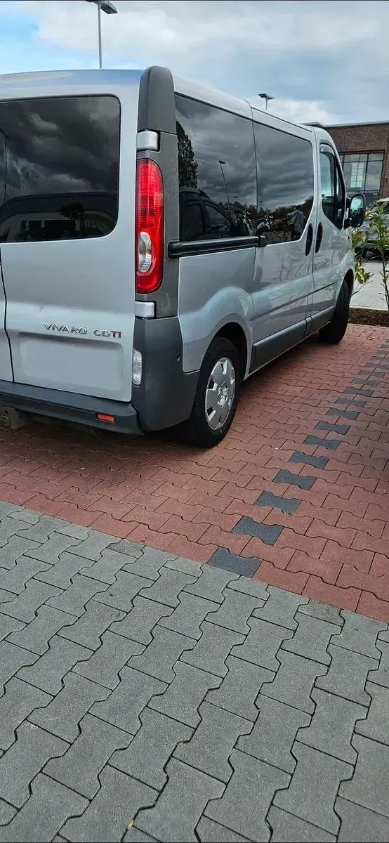 Używany Opel Vivaro 114 KM (83 kW) 2007 Szary Minivan