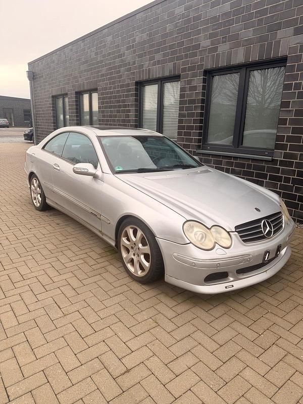 Second-hand Mercedes CLK320 2002 Argintiu Coupe