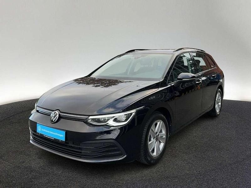 Gebraucht VW Golf VIII Life 131 PS (96 kW) 2023 2t deep black perleffekt Kombi