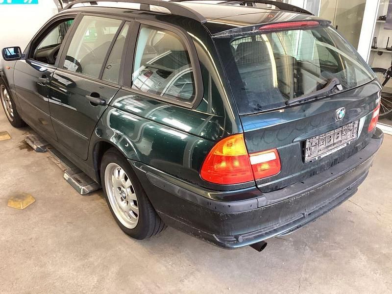Grün Gebraucht 2002 BMW 318 Kombi | 1.499 € (Superpreis) - Bild 1/4
