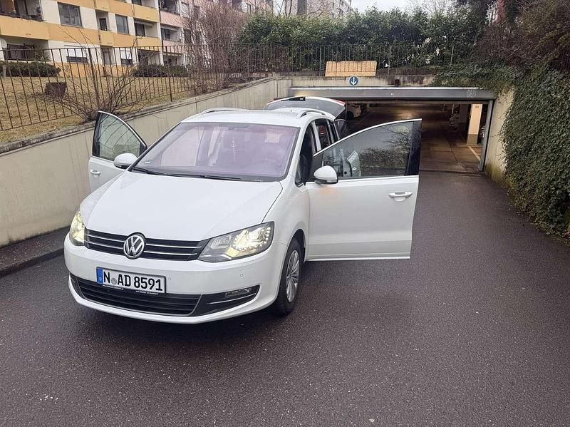 Gebraucht VW Sharan Trendline 184 PS (135 kW) 2016 Weiß Van / Kleinbus