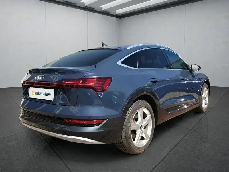 Second-hand Audi e-tron Sportback 300 kW (408 CP) 2023 Albastru SUV