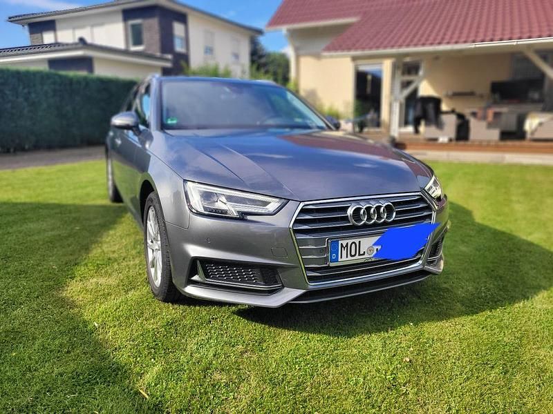 Grau Gebraucht 2019 Audi A4 Sport Kombi | 18.100 € (Fairer Preis) - Bild 1/4