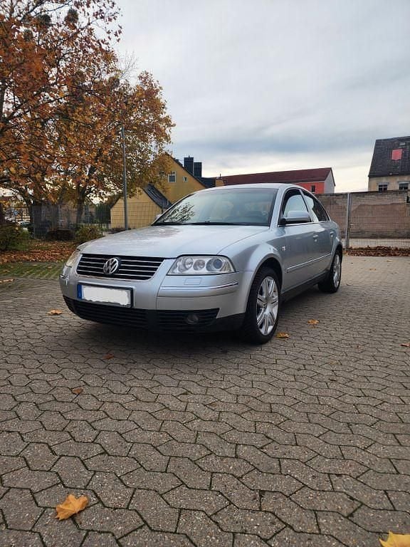 Silber Gebraucht 2003 VW Passat Highline Limousine | 3.500 € (Fairer Preis) - Bild 1/4