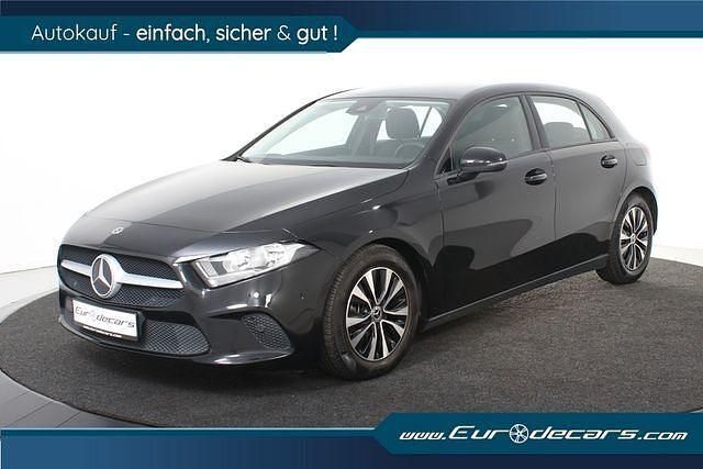 Schwarz Gebraucht 2021 Mercedes A180 Style Limousine | 19.300 € (Guter Preis) - Bild 1/4