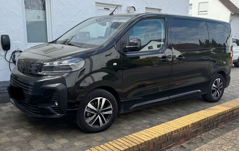 Schwarz Gebraucht 2025 Peugeot Traveller Allure Van / Kleinbus | 46.800 € (Guter Preis) - Bild 1/4