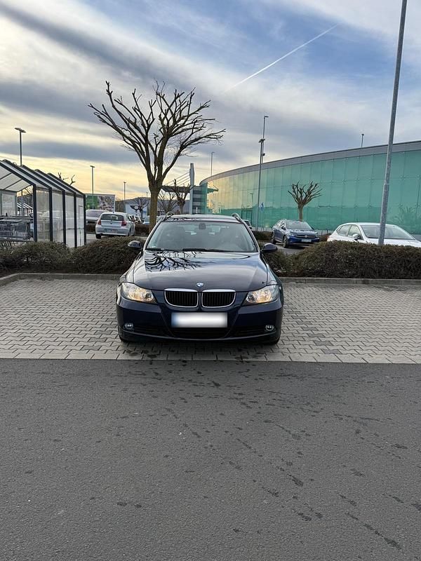 Gebraucht BMW 320 163 PS (119 kW) 2007 Blau Kombi