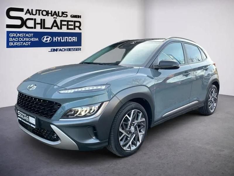 Misty jungle / phantom black r Gebraucht 2022 Hyundai Kona Prime SUV | 21.990 € (Fairer Preis) - Bild 1/1