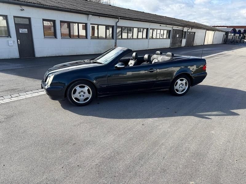 Gebraucht Mercedes CLK230 193 PS (141 kW) 2000 Schwarz Cabrio
