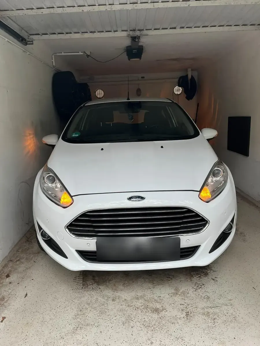 Gebraucht Ford Fiesta Titanium 101 PS (74 kW) 2014 Weiß Kleinwagen
