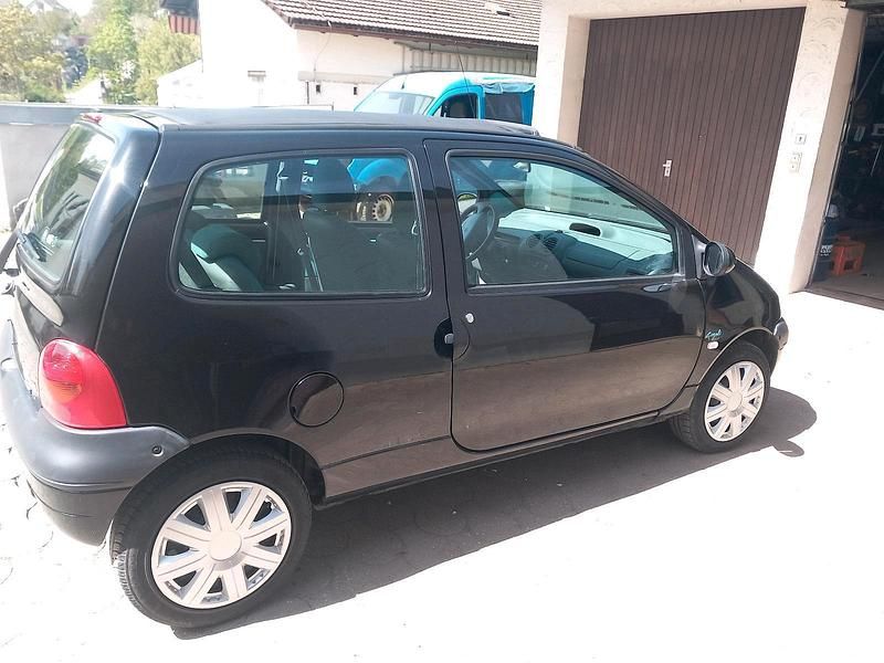 Second-hand Renault Twingo 60 CP (44 kW) 2004 Negru Hatchback