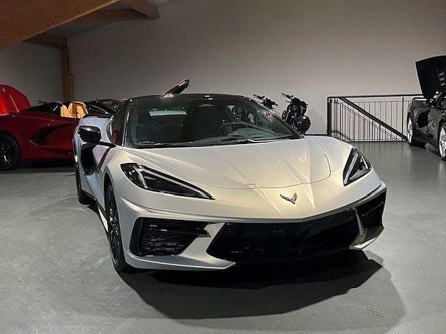 Neu Corvette C8 481 PS (353 kW) 2025 Gka blade silver Cabrio