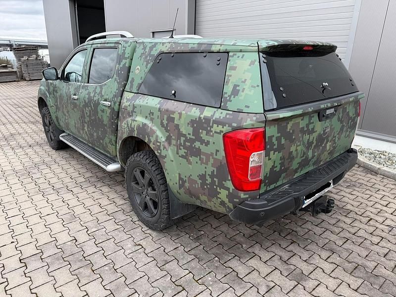 Gebraucht Nissan Navara Tekna 190 PS (139 kW) 2016 Schwarz Pickup