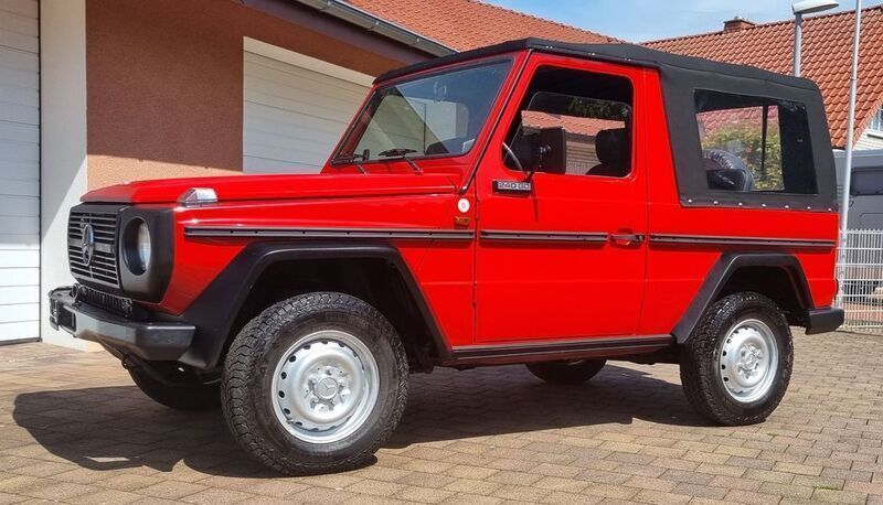 Rot Gebraucht 1982 Mercedes G240 SUV | 59.999 € - Bild 1/4