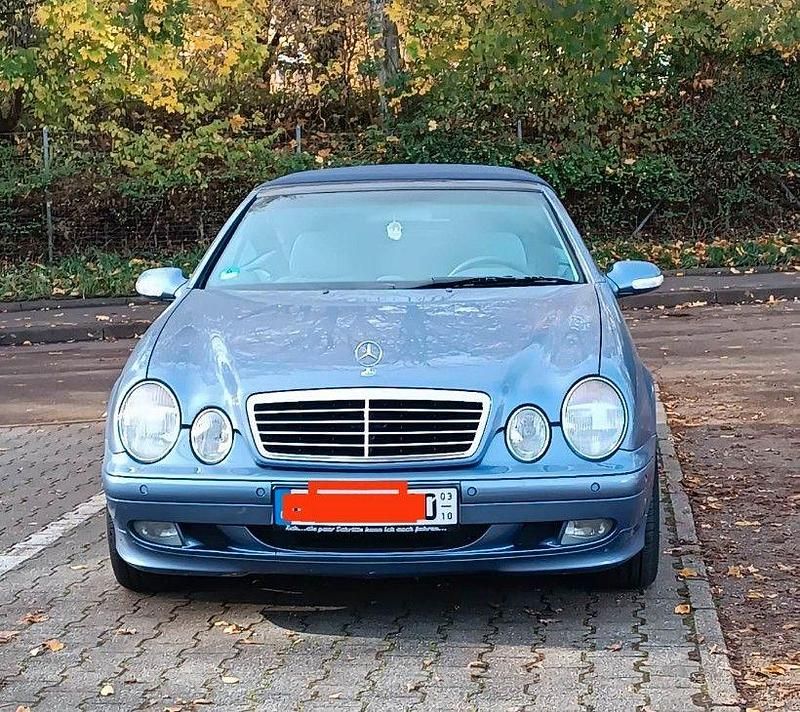 Blau Gebraucht 2002 Mercedes CLK200 Avantgarde Cabrio | 10.950 € - Bild 1/4