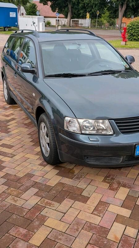 Grau Gebraucht 2000 VW Passat Edition Kombi | 1.999 € (Teuer) - Bild 1/4