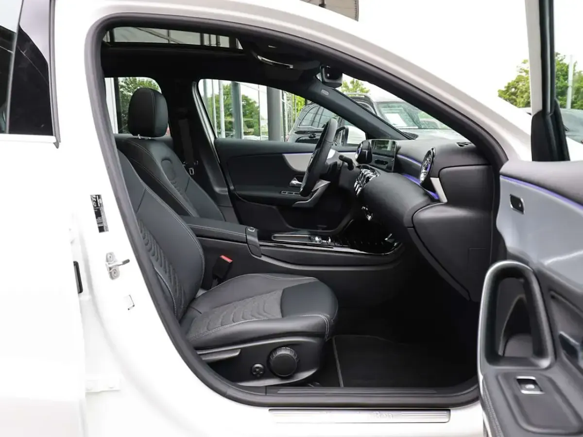 Gebraucht Mercedes A180 Advanced Plus 136 PS (100 kW) 2026 Weiss / polarweiß Limousine