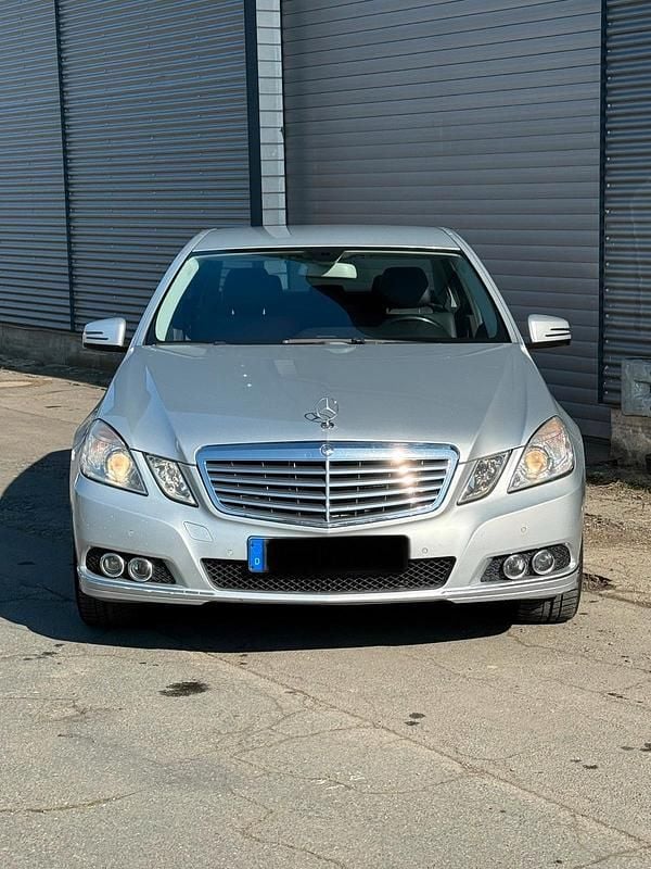 Gebraucht Mercedes E200 Elegance 136 PS (100 kW) 2010 Silber Limousine