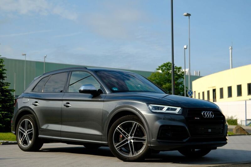 Grau Gebraucht 2020 Audi SQ5 Ambiente SUV | 37.740 € (Superpreis) - Bild 1/4