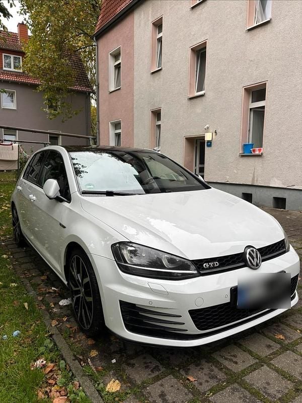 Weiß Gebraucht 2016 VW Golf VII GTD Limousine | 15.900 € (Fairer Preis) - Bild 1/4