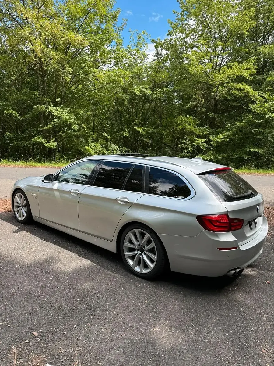 Gebraucht BMW 530 258 PS (189 kW) 2012 Silber Kombi