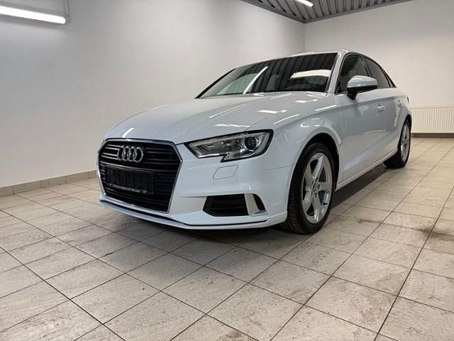 Gebraucht Audi A3 Sport 116 PS (85 kW) 2019 Weiß Limousine