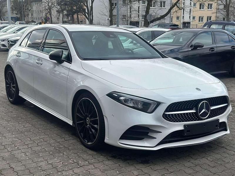 Weiß Gebraucht 2019 Mercedes A220 AMG Limousine | 25.990 € (Fairer Preis) - Bild 1/4
