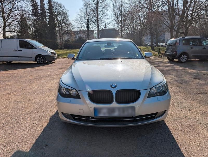 Gebraucht BMW 523 190 PS (139 kW) 2007 Silber Limousine