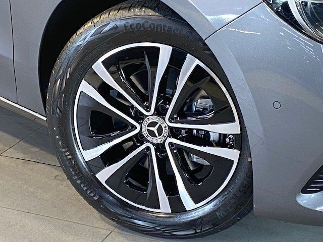 Gebraucht Mercedes B200 Progressive 163 PS (119 kW) 2024 Lack mountaingrau Van / Kleinbus