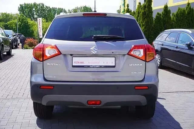 Gebraucht Suzuki Vitara Comfort+ 120 PS (88 kW) 2018 Titan dark gray pearl metallic SUV