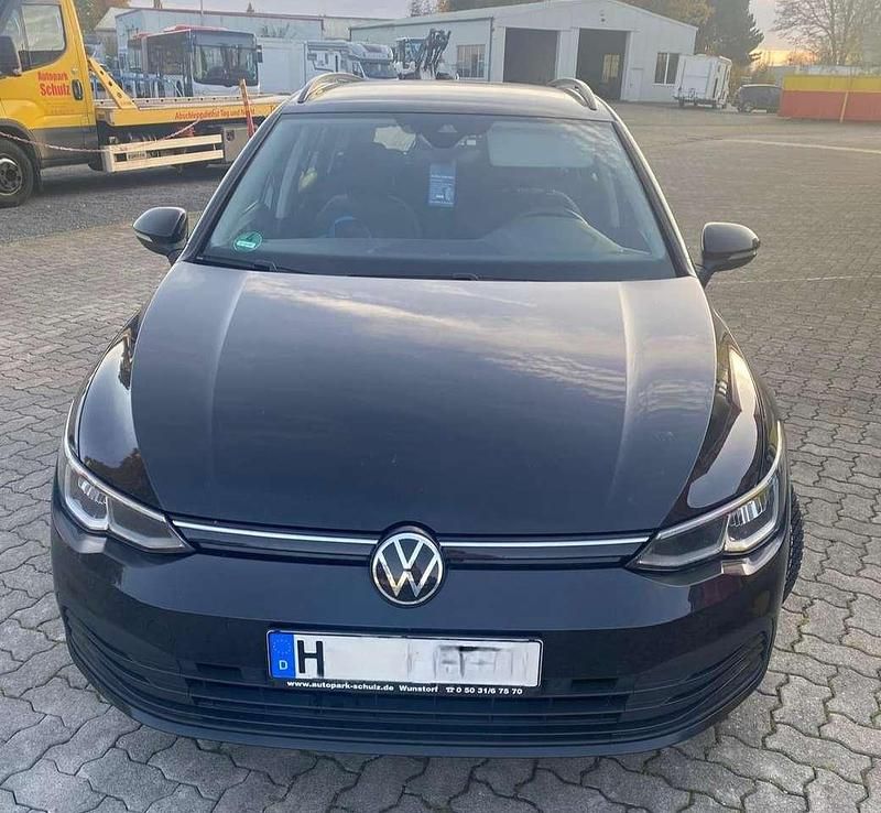 Deep black perleffekt Gebraucht 2021 VW Golf VIII Life Kombi | 20.500 € (Guter Preis) - Bild 1/3