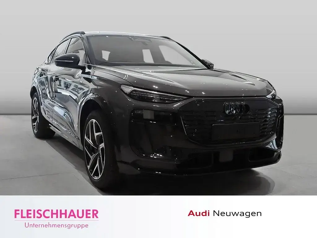 Neu Audi Q6 Sportback e-tron Business 225 kW (306 PS) 2026 Grau SUV