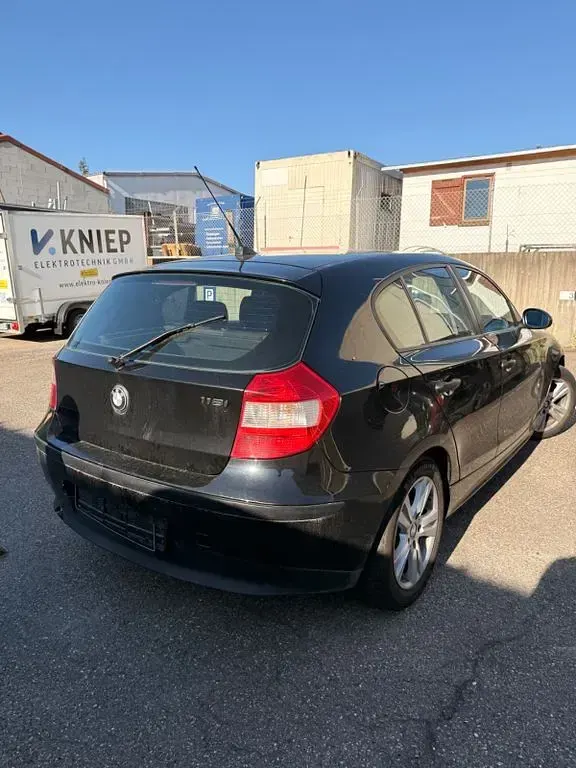 Gebraucht BMW 118 129 PS (94 kW) 2005 Schwarz Kleinwagen