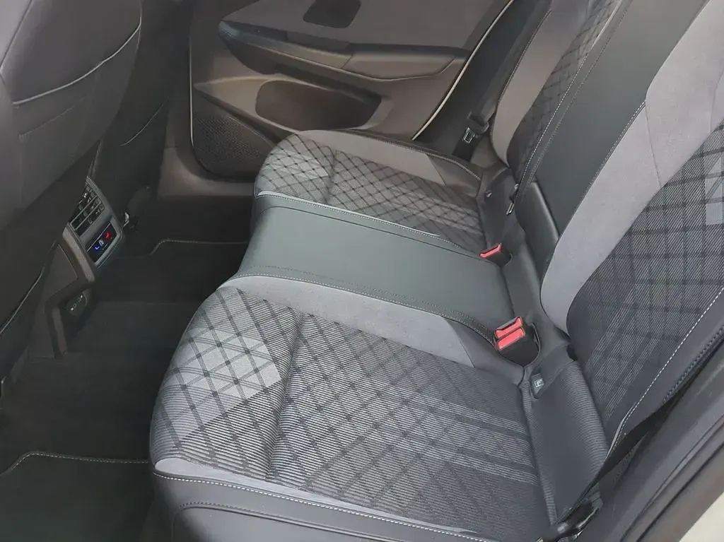 Gebraucht VW Golf VIII R-line 150 PS (110 kW) 2024 Weiß Kombi