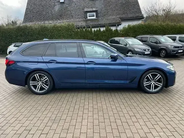 Używany BMW 520 Performance 190 KM (139 kW) 2020 Niebieski Sedan/Limuzyna