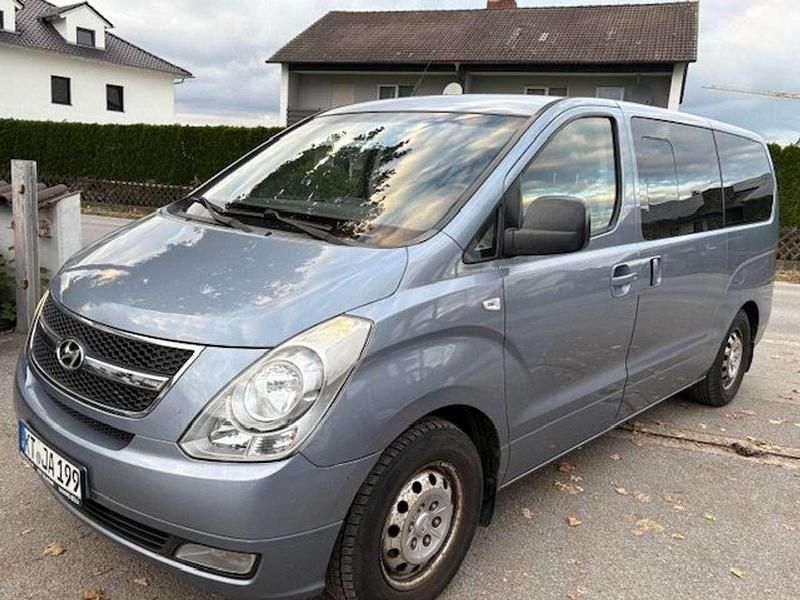 Blau Gebraucht 2008 Hyundai H-1 Van / Kleinbus | 6.600 € (Fairer Preis) - Bild 1/4