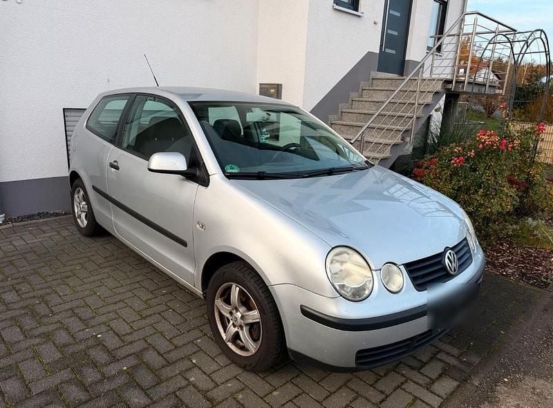 Silber Gebraucht 2003 VW Polo Kleinwagen | 2.100 € (Teuer) - Bild 1/4