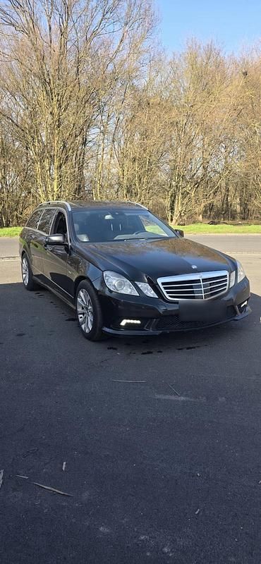 Gebraucht Mercedes E350 231 PS (169 kW) 2010 Schwarz Kombi