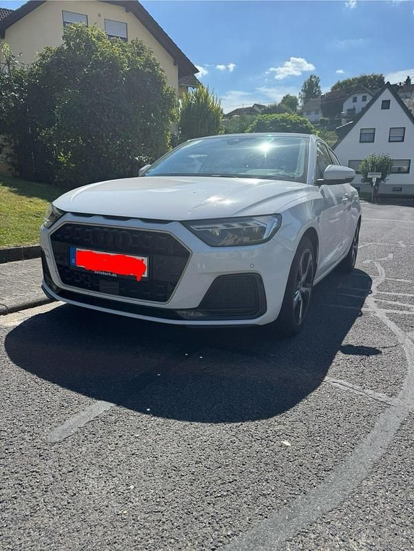 Weiß Gebraucht 2021 Audi A1 Sportback Advanced Plus Kleinwagen | 17.500 € (Guter Preis) - Bild 1/4