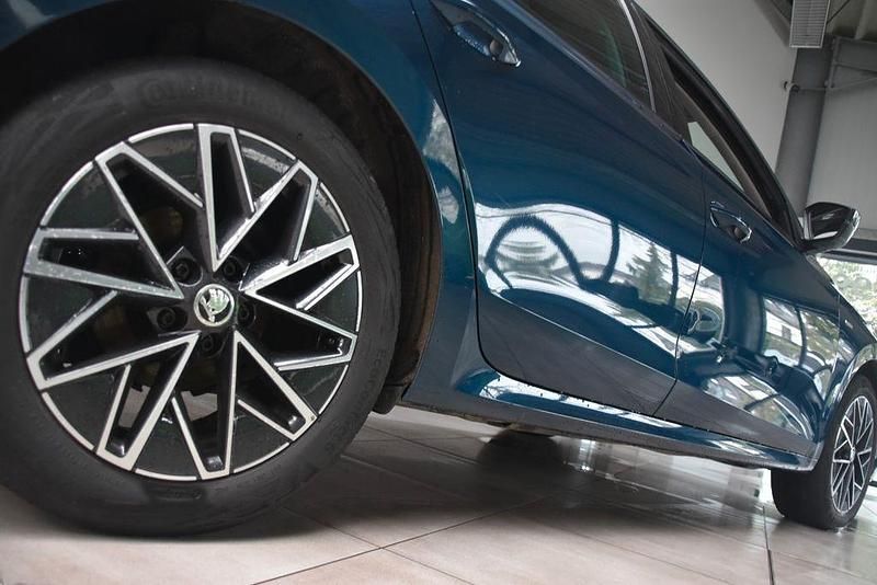 Gebraucht Skoda Octavia Clever 116 PS (85 kW) 2022 Blau metallic Kombi