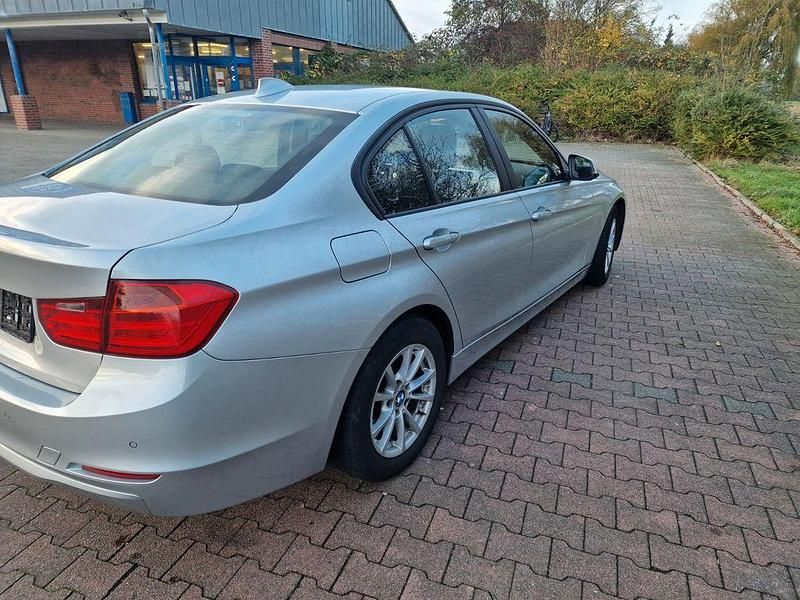 Gebraucht BMW 320 184 PS (135 kW) 2012 Grau Limousine