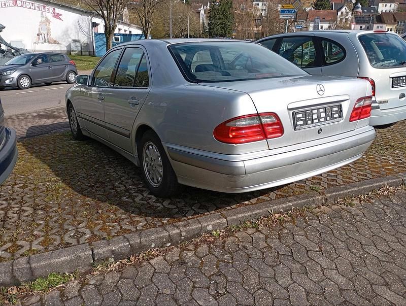 Gebraucht Mercedes E200 Classic 2000 Silber Limousine