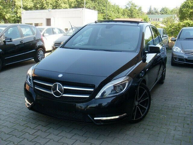 Gebraucht Mercedes B200 156 PS (114 kW) 2012 Schwarz metallic Kleinwagen