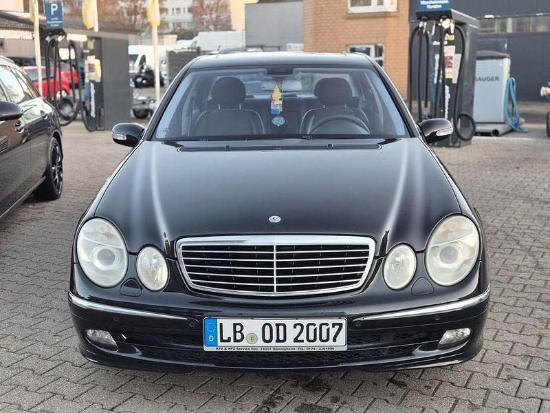 Gebraucht Mercedes E280 Avantgarde 177 PS (130 kW) 2005 Schwarz Limousine
