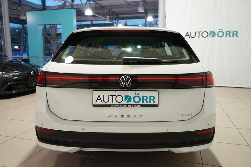 Używany VW Passat 150 KM (110 kW) 2024 Biały Kombi